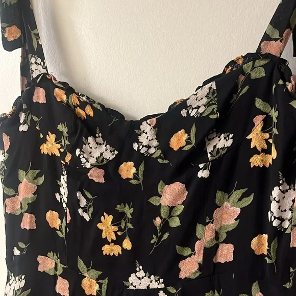 Reformation Dress Nikita Dress size 2 color: Mademoiselle - Picture 4 of 4